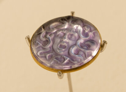 Lalique, DSC46421 Broche Méduse_DxO