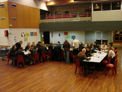 ZYGOMATIC Festival #7, du 18 au 28 mars 2016, repas partagé avec les forces vives ! --> staff APE Ecole Maternelle Pasteur + Instinct’’taf + G. Meurice et O. Ponsot(DSC00937)