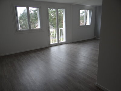 VERNON - Appart 5, Salon vu entrée 1