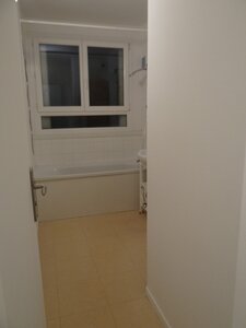 VERNON - Appart 5, SDB vue couloir