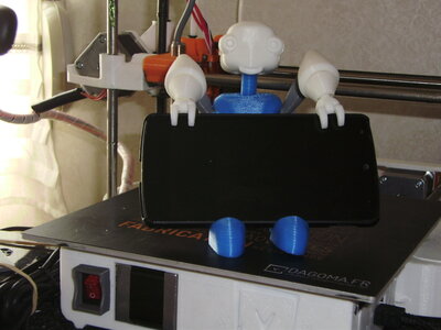 Mes impressions en 3D, Un bequi surveille mon smartphone...