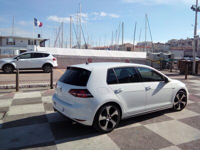 Golf 7 Gti blanche 31000 km , jantes côté droit 2