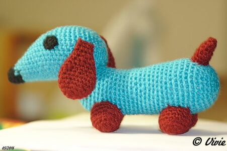 Les amigurumis de Vivie par sylpasse, Teckel