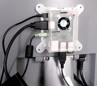 un mini ordinateur, dos de la machine