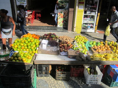 Brasil, Un stand de fruits, c'est tous les jours le marché et partout dans la rue !