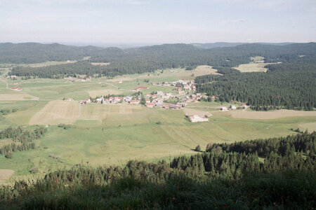 20160625_0710 GR5 2016 Thann - Thonon, 20160705-11-070716 gr5 chapelle des bois vue depuis la crete du mont risoux