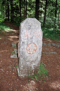 20160625_0710 GR5 2016 Thann - Thonon, 20160705-16-070716 gr5 borne frontiere 186 sur la crete du mont risoux