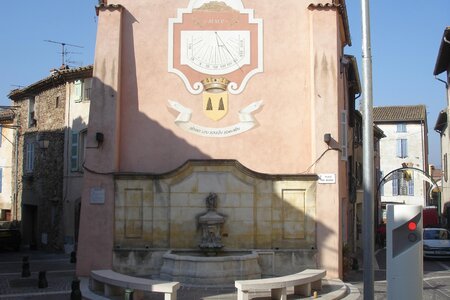 Mes photos, Roquebrune sur Argens - Fontaine et son cadran solaire
