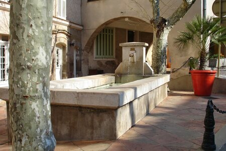 Mes photos, Roquebrune sur Argens - Fontaine sous un autre angle