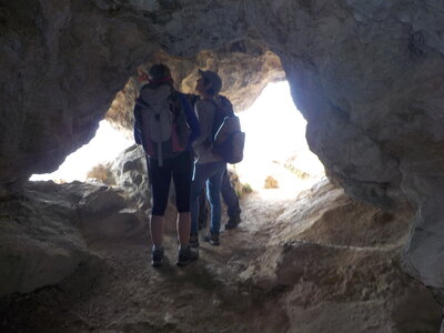 TROU DE L'ARGENT 21 03 2017 : 9.7 km, 4  h de marche, 705 m de dénivelé positif cumulé, P2, T2. Météo : temps nuageux à couvert, un peu de vent sur les crêtes., Entrée dans la grotte du Trou de l'Argent