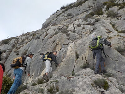 TROU DE L'ARGENT 21 03 2017 : 9.7 km, 4  h de marche, 705 m de dénivelé positif cumulé, P2, T2. Météo : temps nuageux à couvert, un peu de vent sur les crêtes., Quelques passages escarpés après la grotte