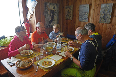 2017-04-27-05-01-ski-tour-grand-paradis, alpes-aventure-ski-grand-paradis-refuge-sella-2017-04-27-09