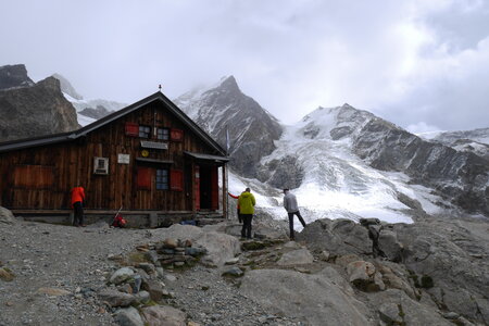 2017-09-09-15-alpinisme-val-aoste, alpes-aventure-montee-refuge-guides-ayas-2017-09-13-042