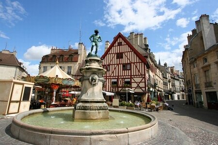 Dijon ., place du bareuzai