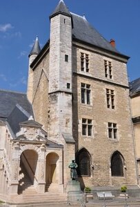 Dijon ., tour de Bar