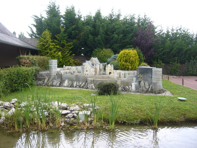 PARC MINI-CHATEAUX, DIVERS 12 045