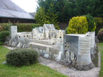 PARC MINI-CHATEAUX, DIVERS 12 047
