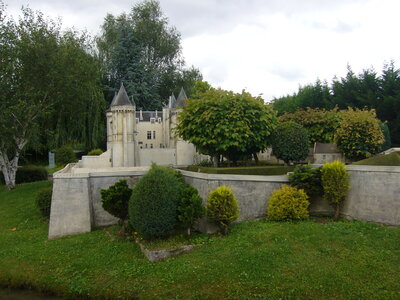 PARC MINI-CHATEAUX, DIVERS 12 049