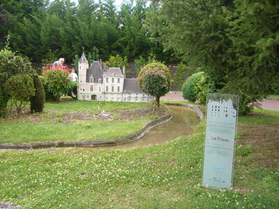 PARC MINI-CHATEAUX, DIVERS 12 051
