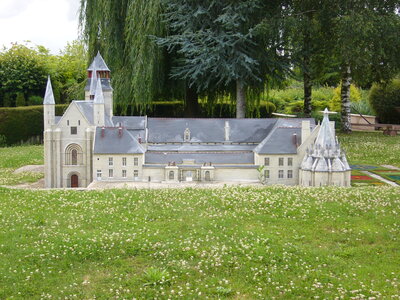 PARC MINI-CHATEAUX, DIVERS 12 058