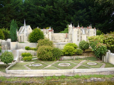 PARC MINI-CHATEAUX, DIVERS 12 060