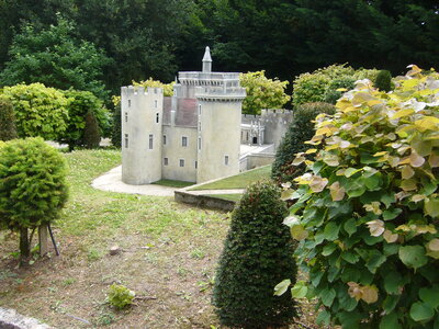 PARC MINI-CHATEAUX, DIVERS 12 093
