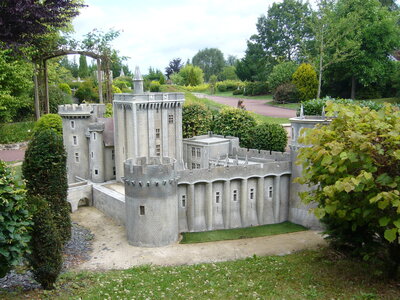 PARC MINI-CHATEAUX, DIVERS 12 094