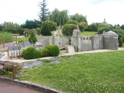 PARC MINI-CHATEAUX, DIVERS 12 135