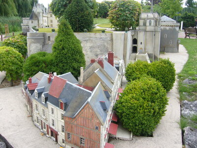 PARC MINI-CHATEAUX, DIVERS 12 136
