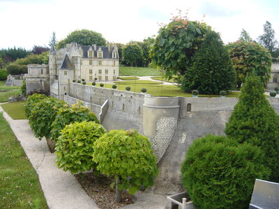 PARC MINI-CHATEAUX, DIVERS 12 137