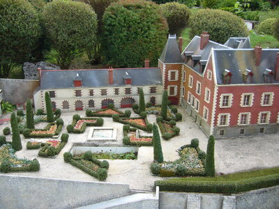 PARC MINI-CHATEAUX, DIVERS 12 143