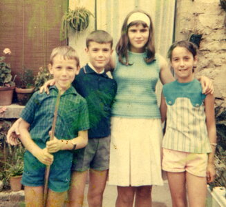 Famille Durocq, 1968_Alain_Erick_Muriel_Catherine_Durocq_1200_100_C