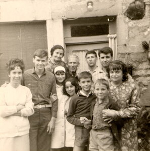 Famille Durocq, 1968_Colette_Louis_Mémé_Muriel_Catherine_Pépé_Erick_Gilbert_Alain_Papa_Claudine_Durocq_800_120_C