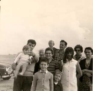 Famille Durocq, 1968_François_Papa_Mémé_Françoise_Michel_Marivone_Eiane_Muriel_Suzie_Pierette_800_100_C