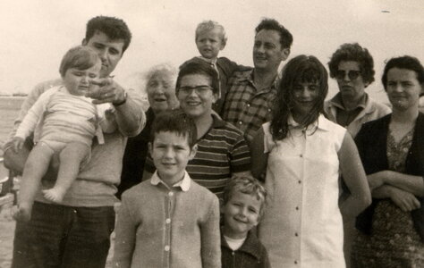Famille Durocq, 1968_François_Papa_Mémé_Françoise_Michel_Marivone_Eiane_Muriel_Suzie_Pierette_1200_100_C