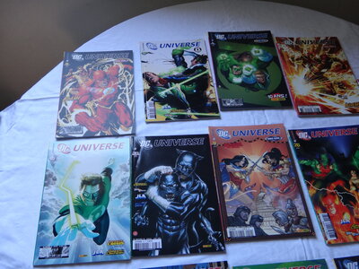 Lot de comics  DC  UNIVERSE, DSC00665