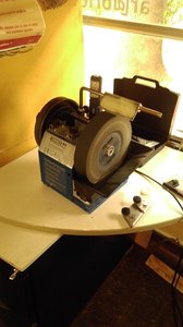 2018- 5 juin carabricole à la DREAL, Visite des machines du bus : voici l'aiguiseuse à outils, couteaux, ciseaux, sécateurs, tout en ressort affuté !
