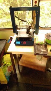 2018- 5 juin carabricole à la DREAL, Là, c'est l'imprimante 3D (demandez à Christine A de vous montrer son bracelet)...