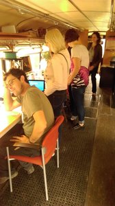 2018- 5 juin carabricole à la DREAL, Fabien en pleine réflexion : il travaille à réparer un ordinateur qui a un problème de configuration... 
