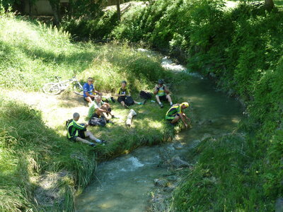 VTT Drôme, pause au bord de la Vaugelette