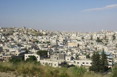 2018 Palestine , 039 entre Hébron et Jérusalem Pas de dispositif de stockage d’’eau sur les toits: colonie juive