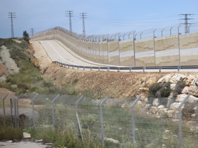 2018 Palestine , 059 barbelé,no man’’s land et mur