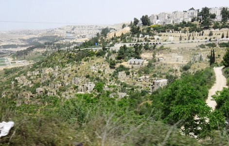 2018 Palestine , 122 Jérusalem: ruines d’’un village palestinien expulsé en bordure de viil (israélienne)