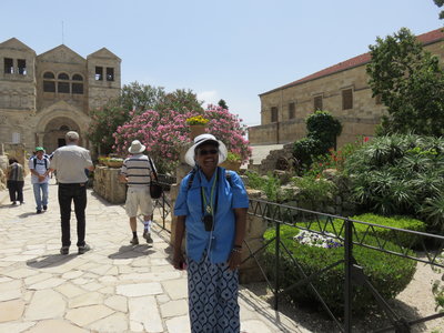 2018 Palestine , 270 soeur Lydia devant la basilique du Mont Thabor