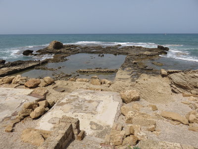 2018 Palestine , 332 Césarée: les bains en bord de mer