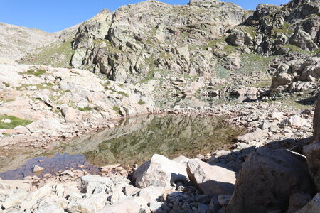 20180827-0914 GR5-53 modane menton, IMG_0367 lac sur le versant est du basto
