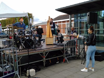 17 octobre 2018 - Parvis de la gare de Vannes, Préparatifs du spectacle de Loo