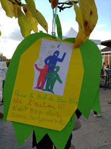 17 octobre 2018 - Parvis de la gare de Vannes, Le droit au logement