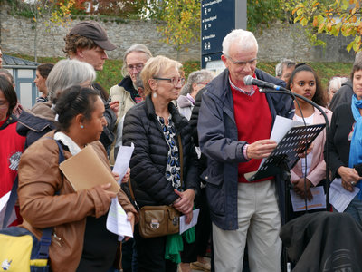 17 octobre 2018 - Parvis de la gare de Vannes, Intervention de Serge Agreke au nom du collectif
