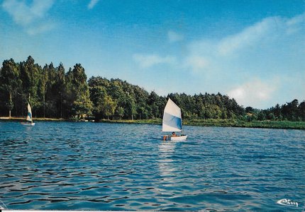 Cartes postales de Soustons, 13 Voilier Optimist 01